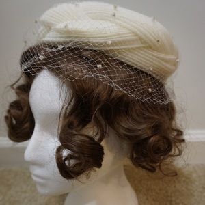 VTG 1950s-60s White Fascinator Hat with Veil